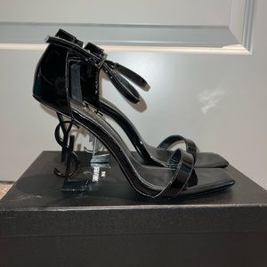 OPYUM SANDALS IN PATENT LEATHER WITH BLACK HEEL